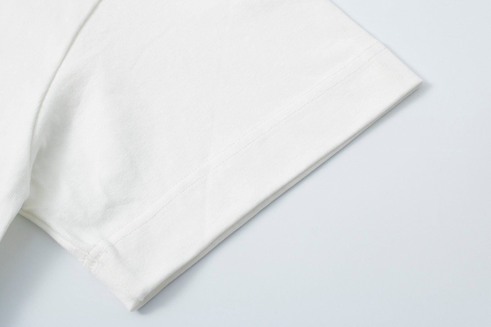 weißes T-Shirt