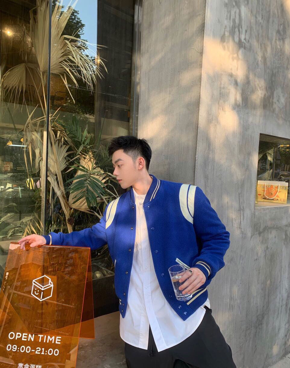 Chaqueta azul blanca