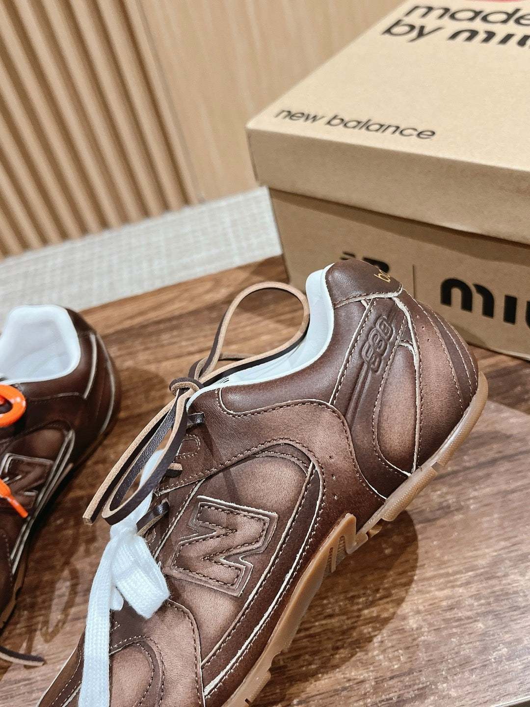 Mehrfarbige Schuhe