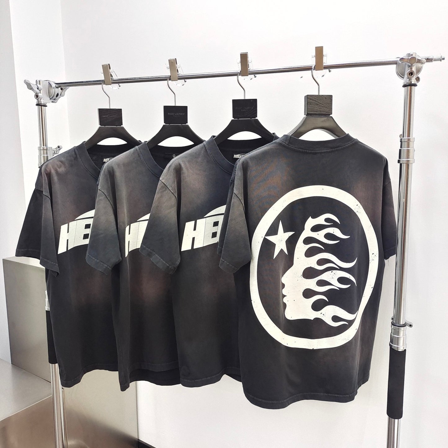 Dunkelschwarzes T-Shirt