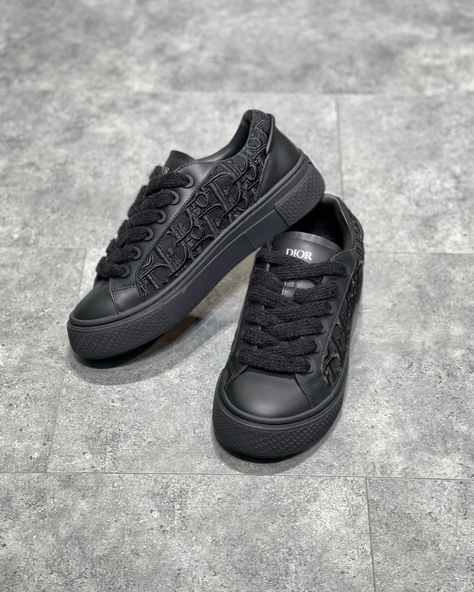 Mehrfarbige Schuhe