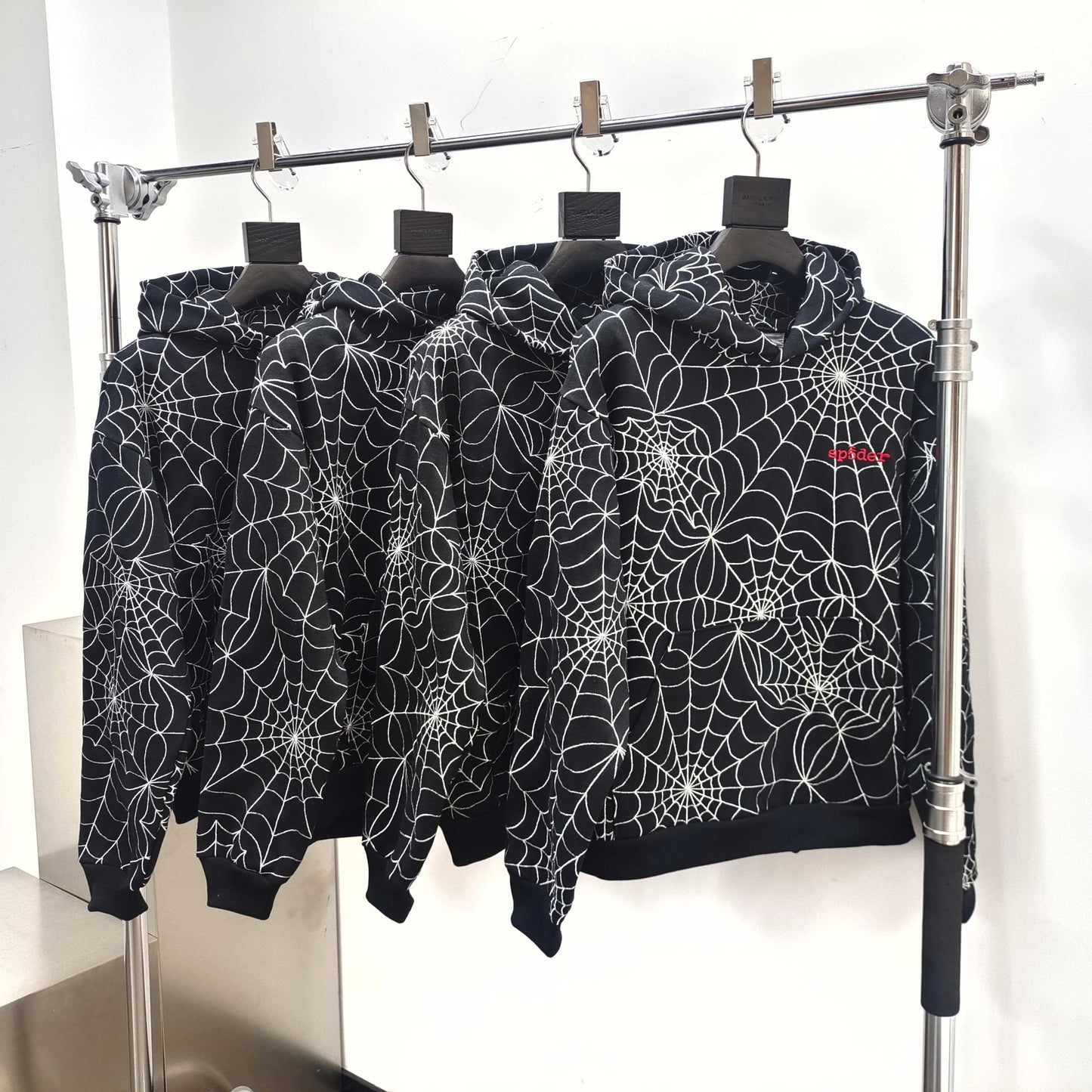 Schwarzer Hoodie
