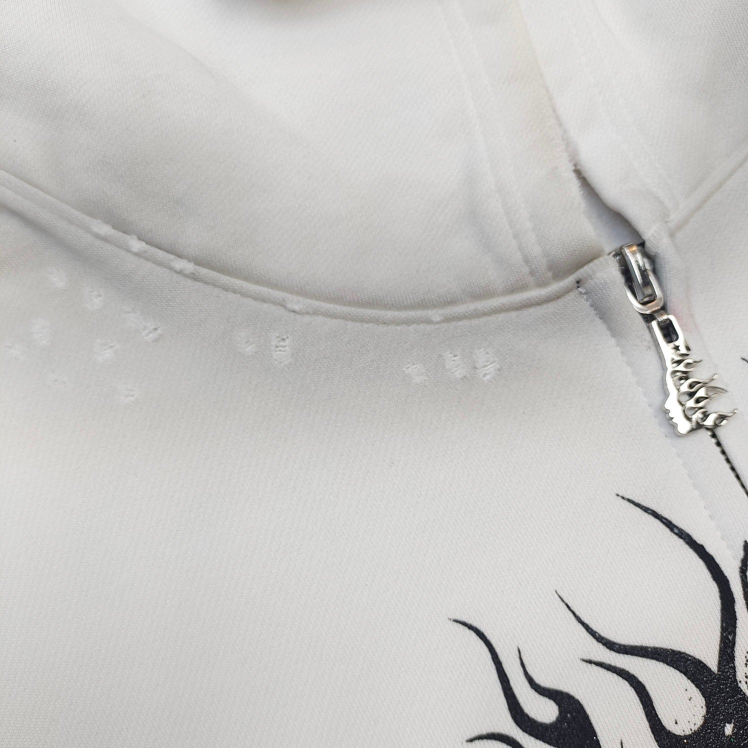 Sudadera con capucha blanca