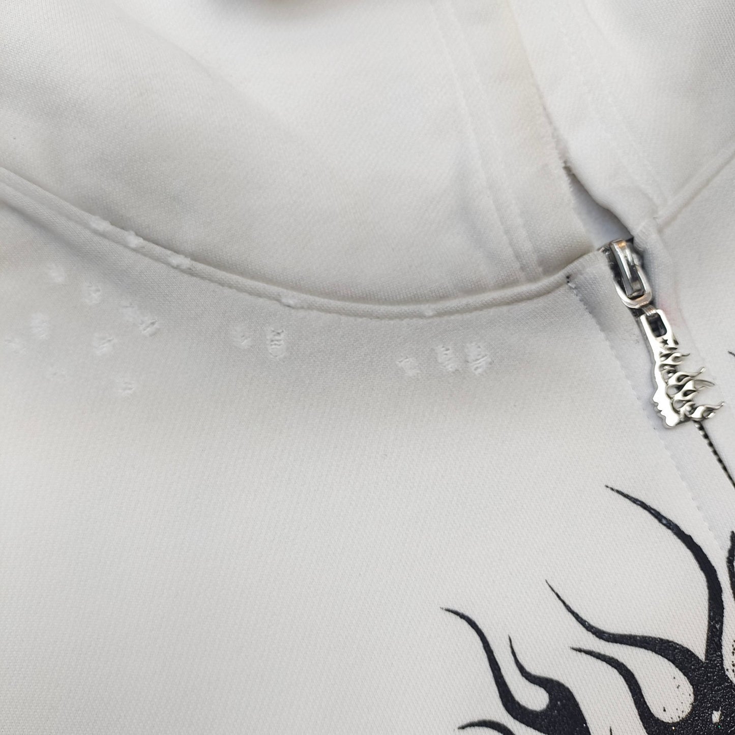 Sudadera con capucha blanca