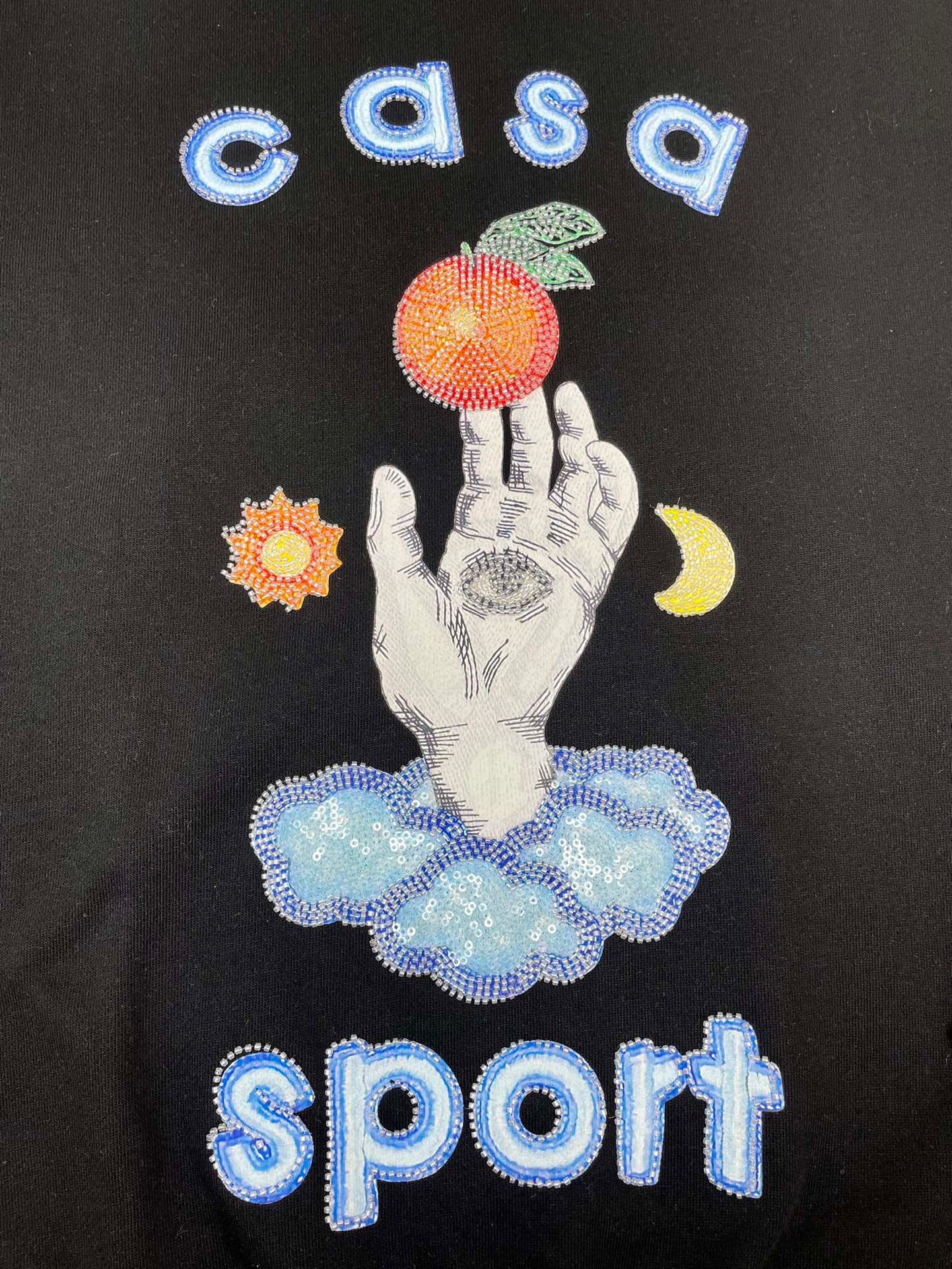 سويت شيرت أبيض وأسود