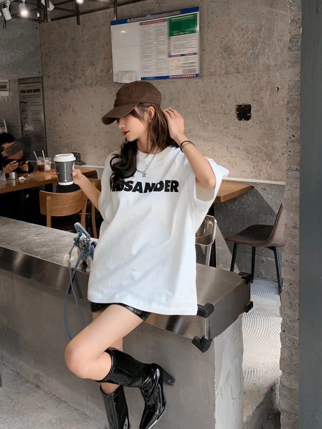 weißes T-Shirt