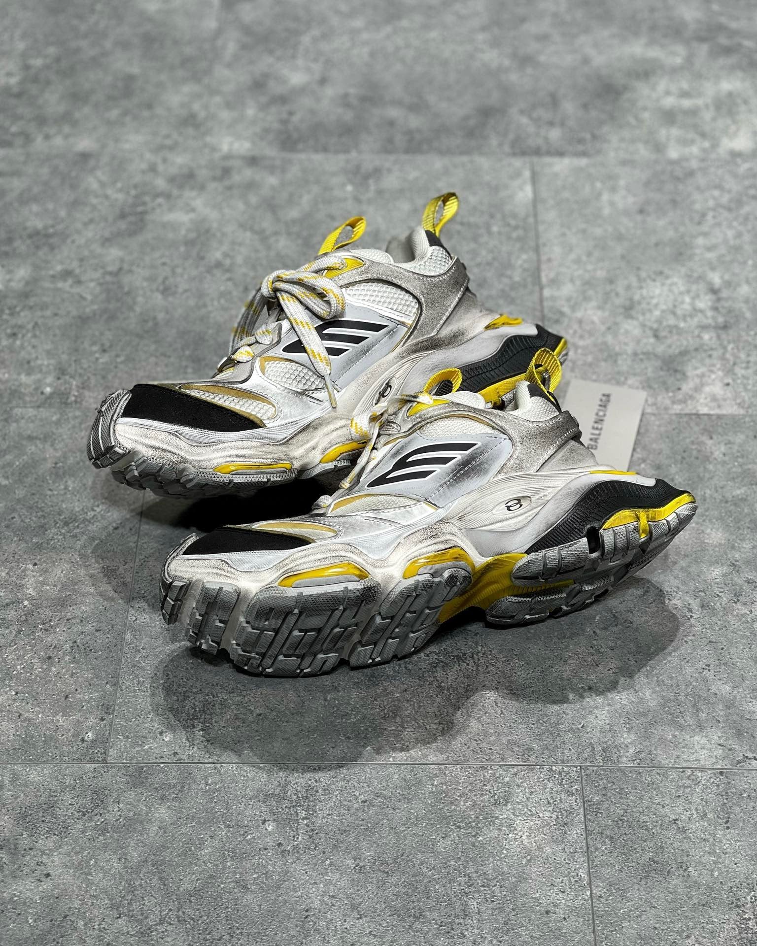Silbergelbe Schuhe - Größe 46
