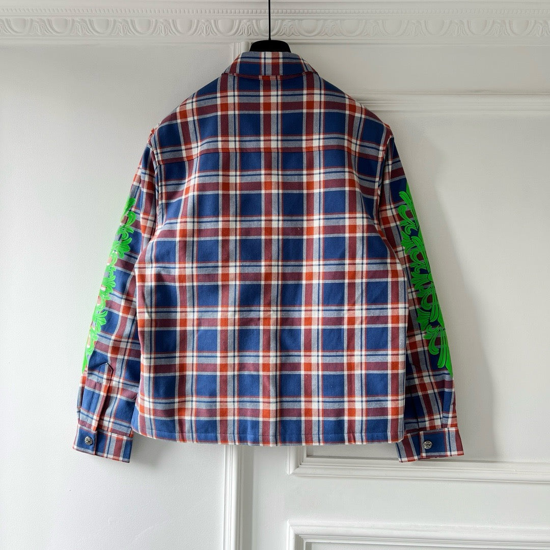 سترة حمراء وزرقاء