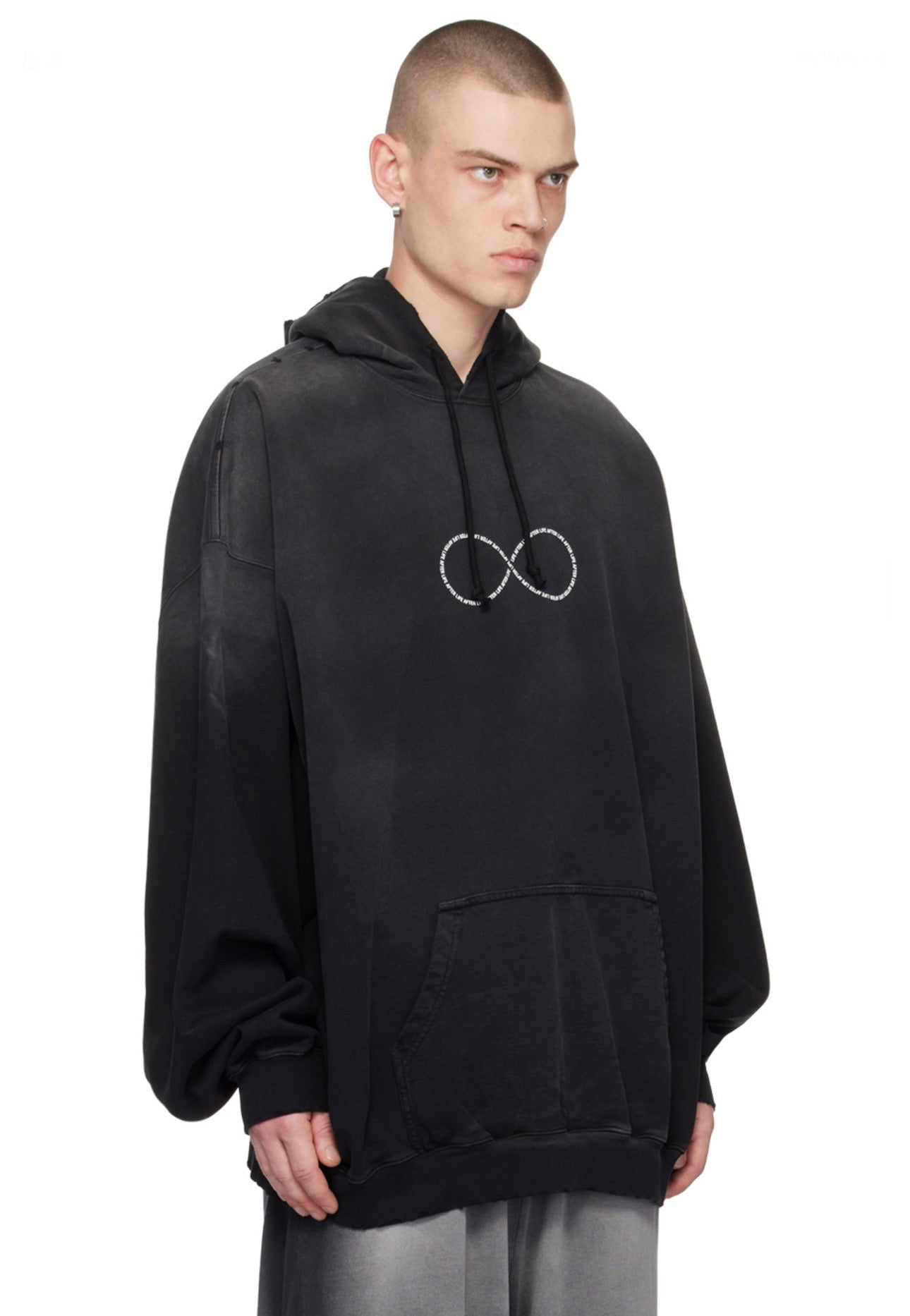 Schwarzer Hoodie