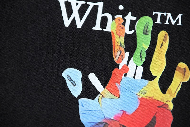Weißes und schwarzes T-Shirt