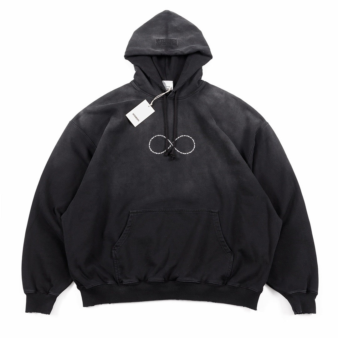 Schwarzer Hoodie