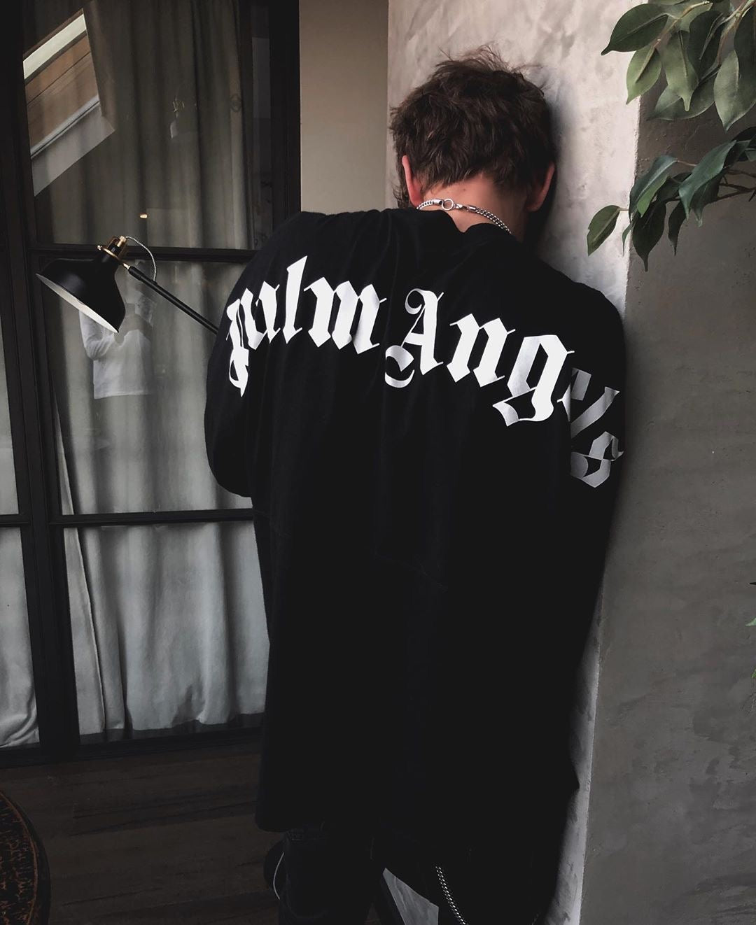 Schwarz-weißes T-Shirt