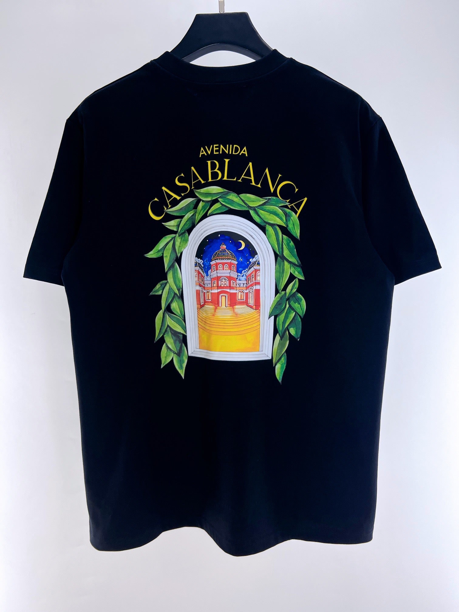 Schwarz-weißes T-Shirt