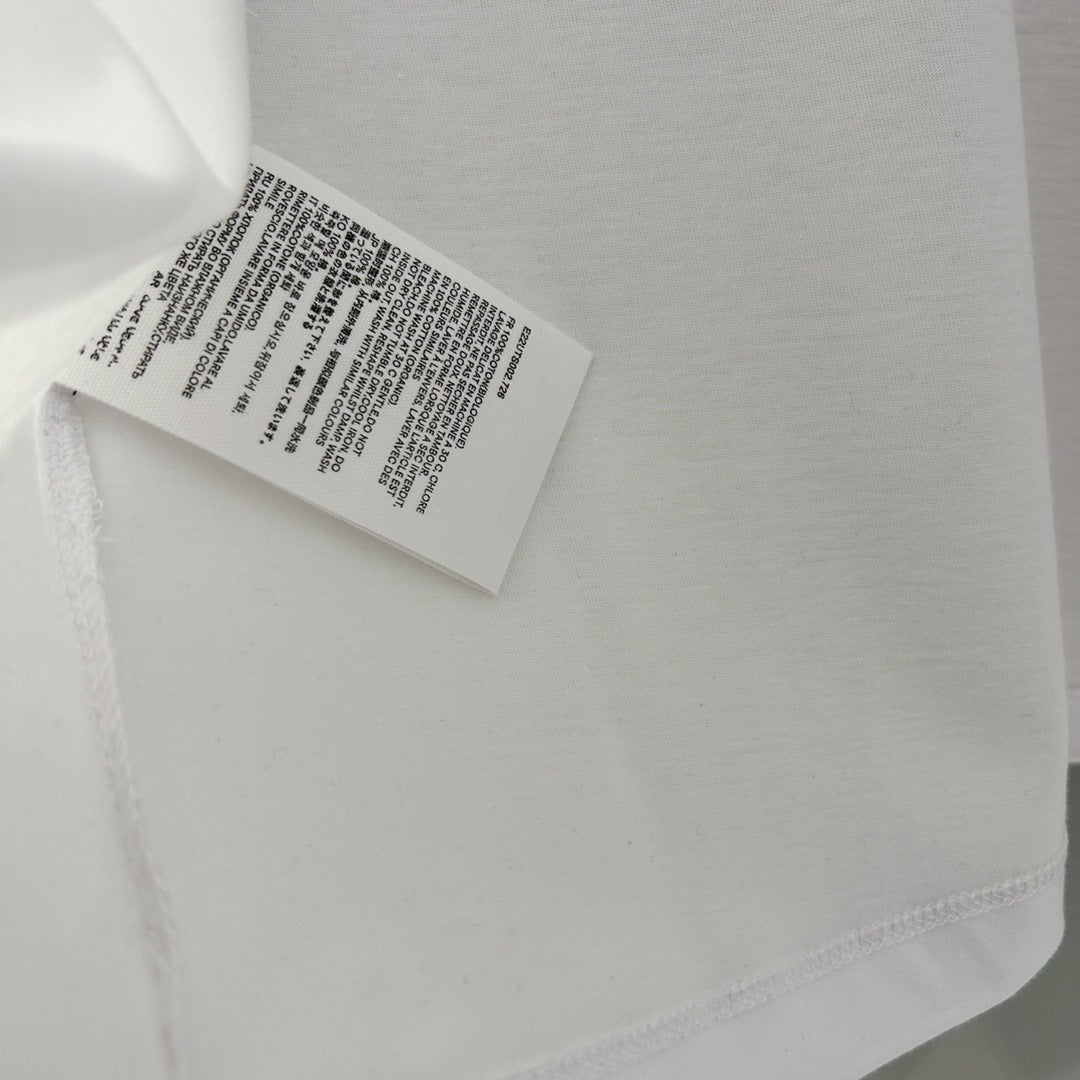 White and Black T-shirt - FashionHype.xyz