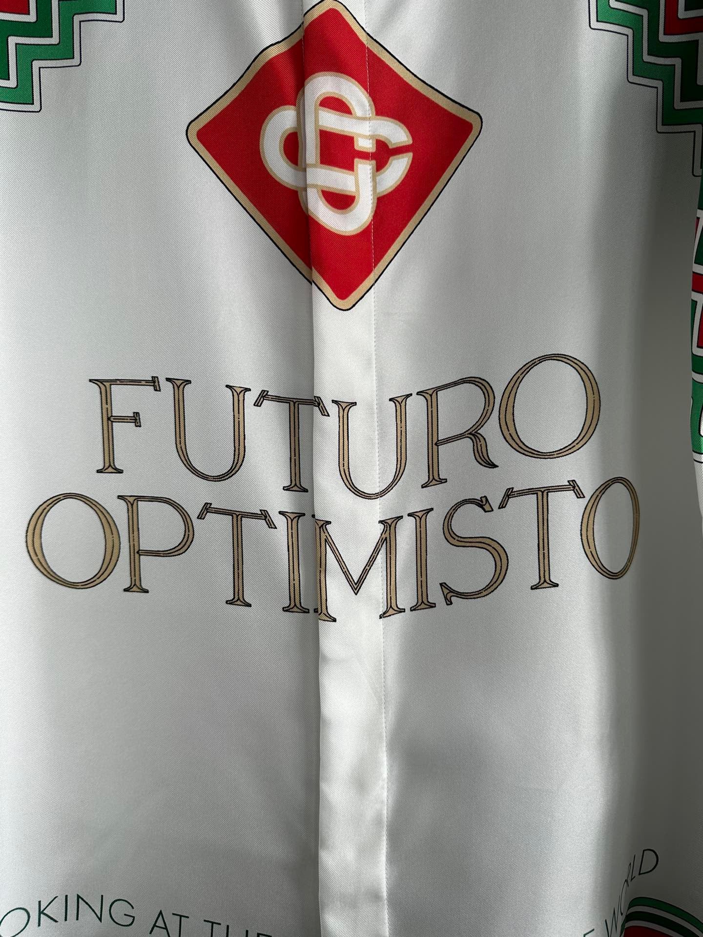 قميص متعدد الألوان