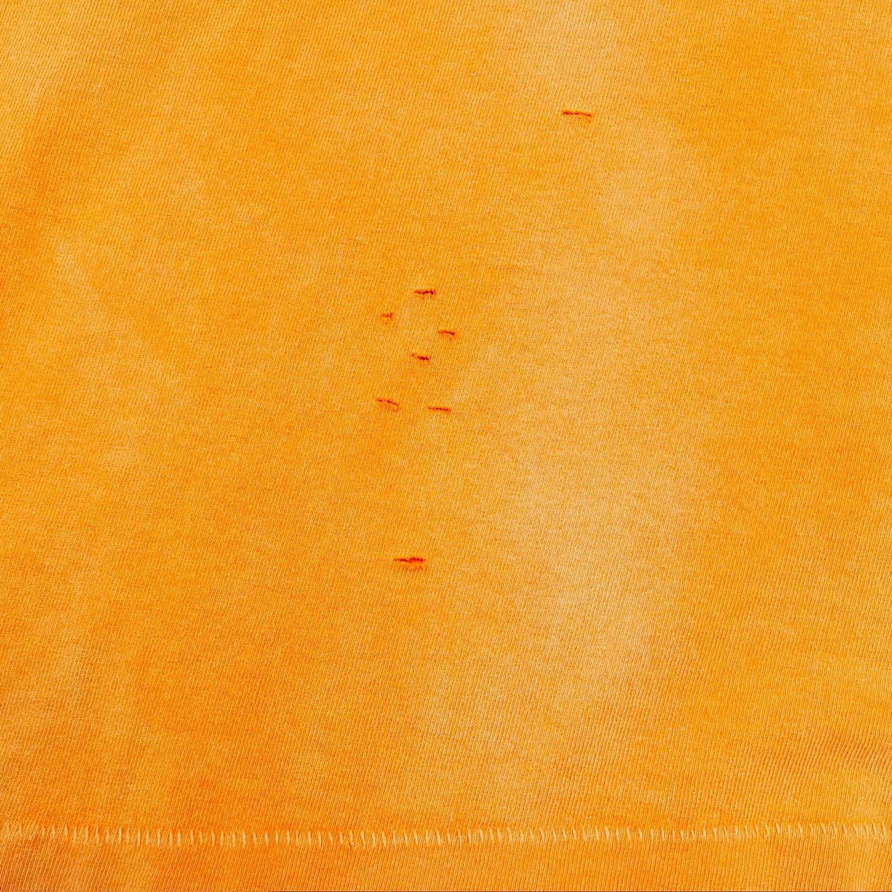 قميص برتقالي