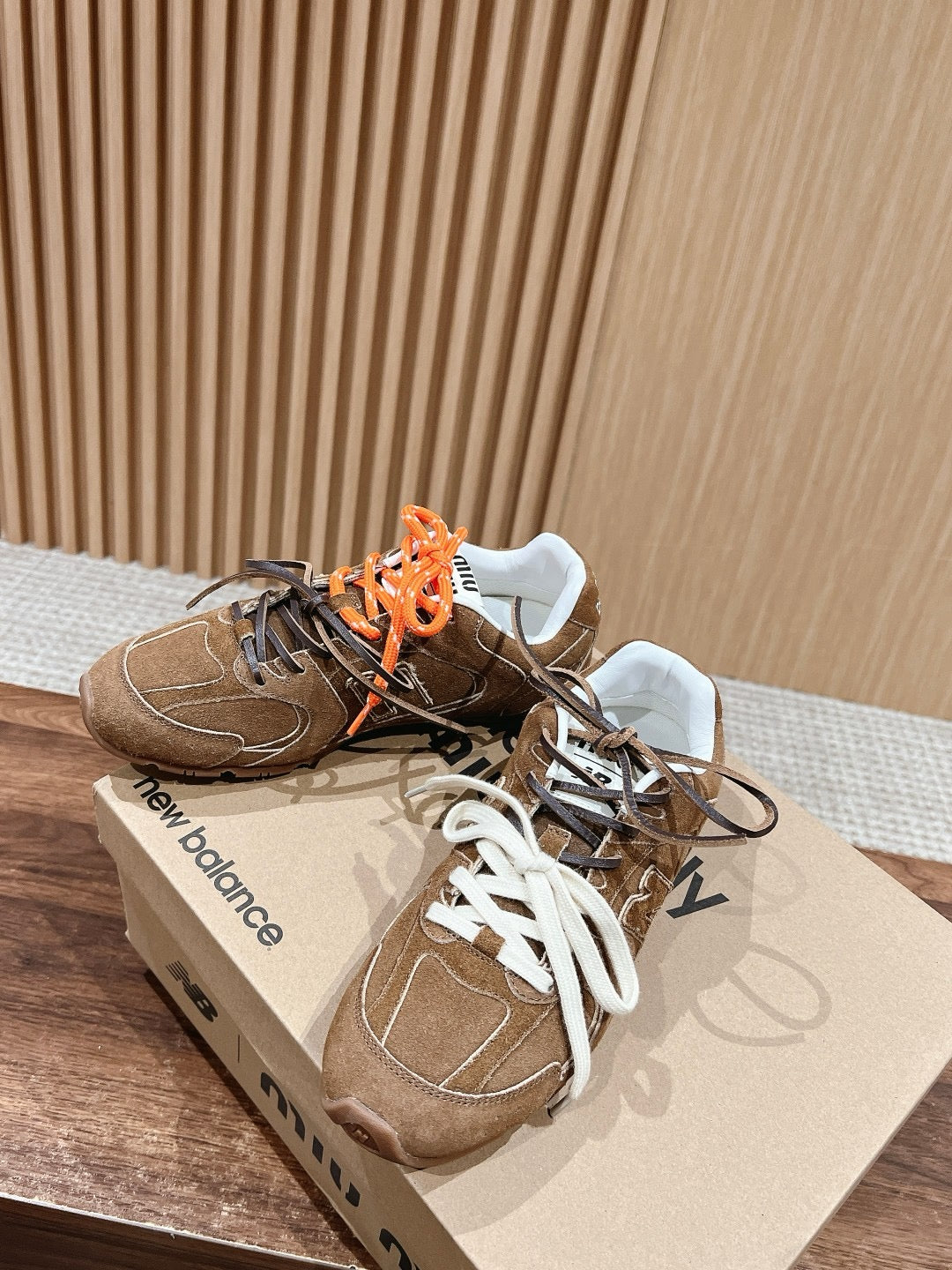Mehrfarbige Schuhe