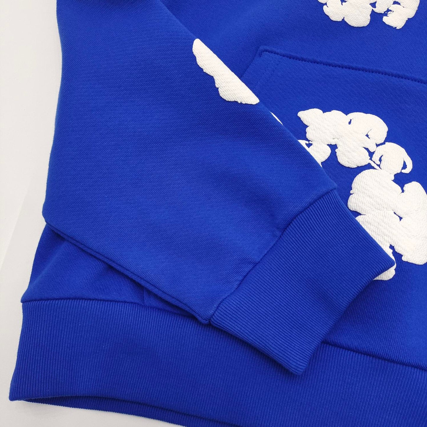 هودي باللونين الوردي والأزرق