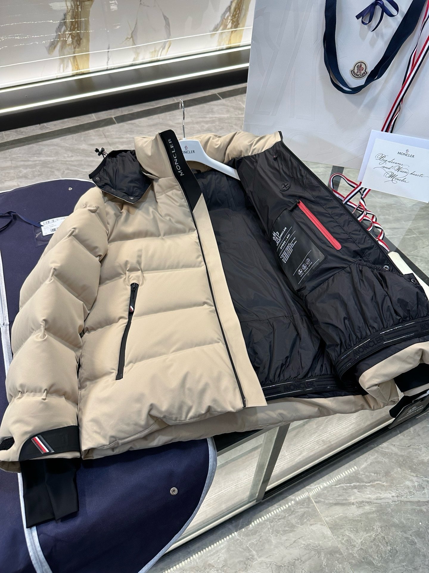 Schwarze Jacke - Größen 4,5