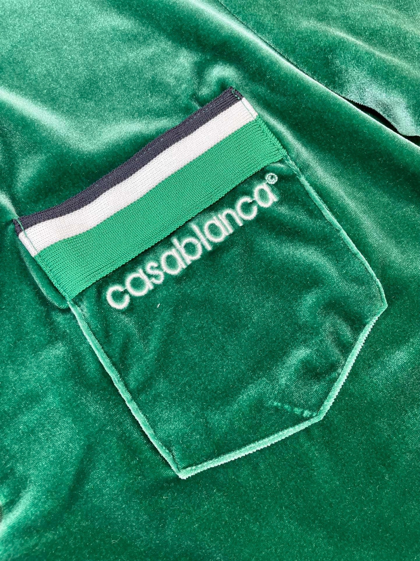 Schwarze und grüne Jacke