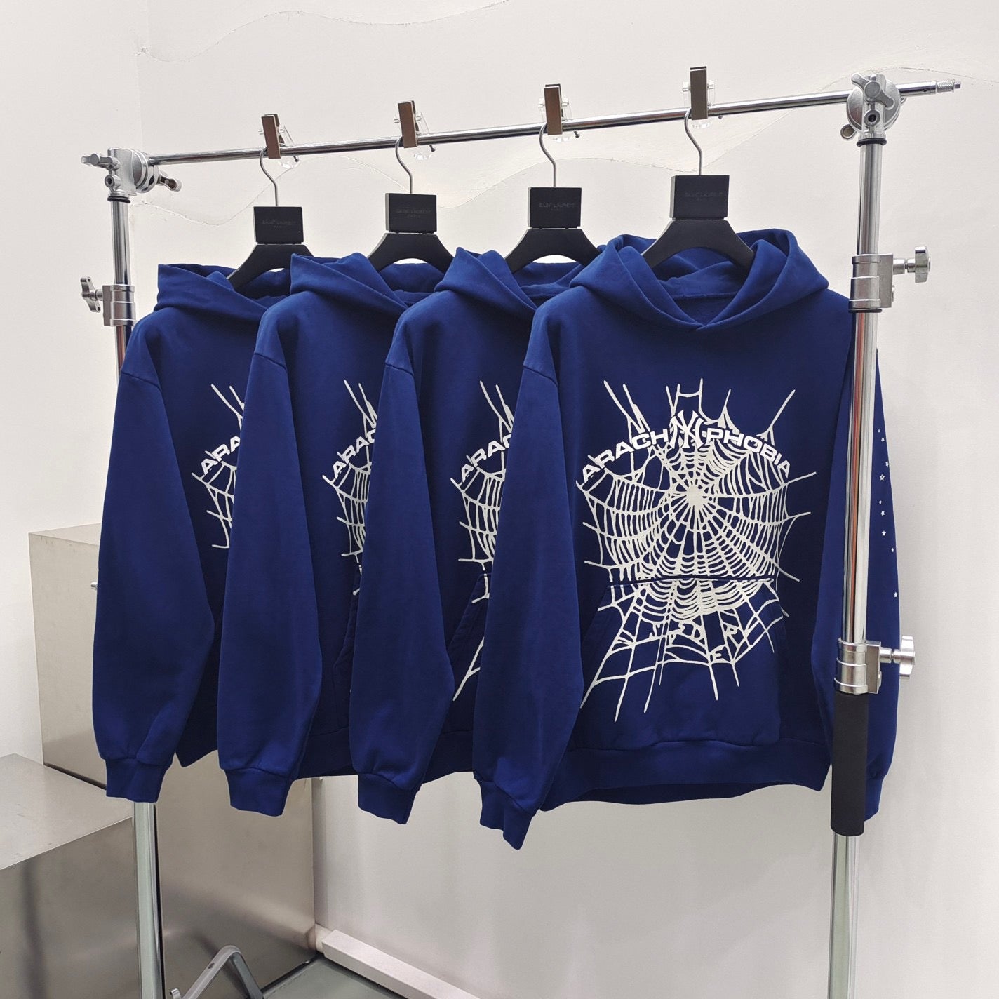 Blauer Hoodie