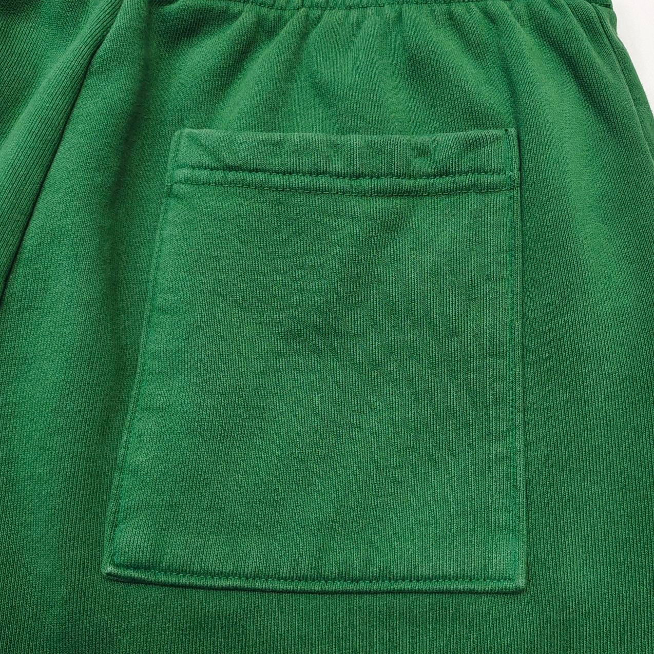 Grüne und rote Hose