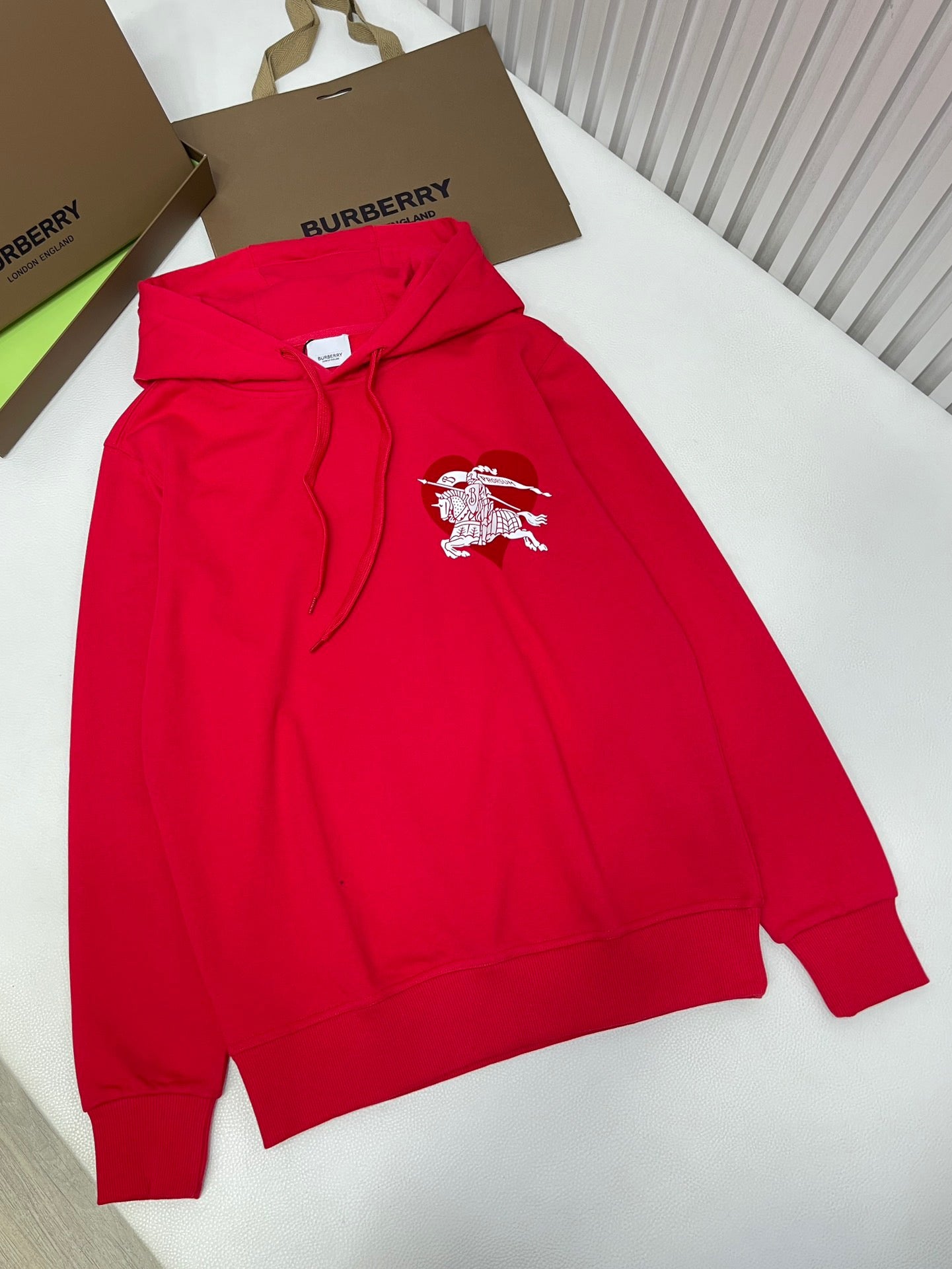 هودي أسود وأحمر