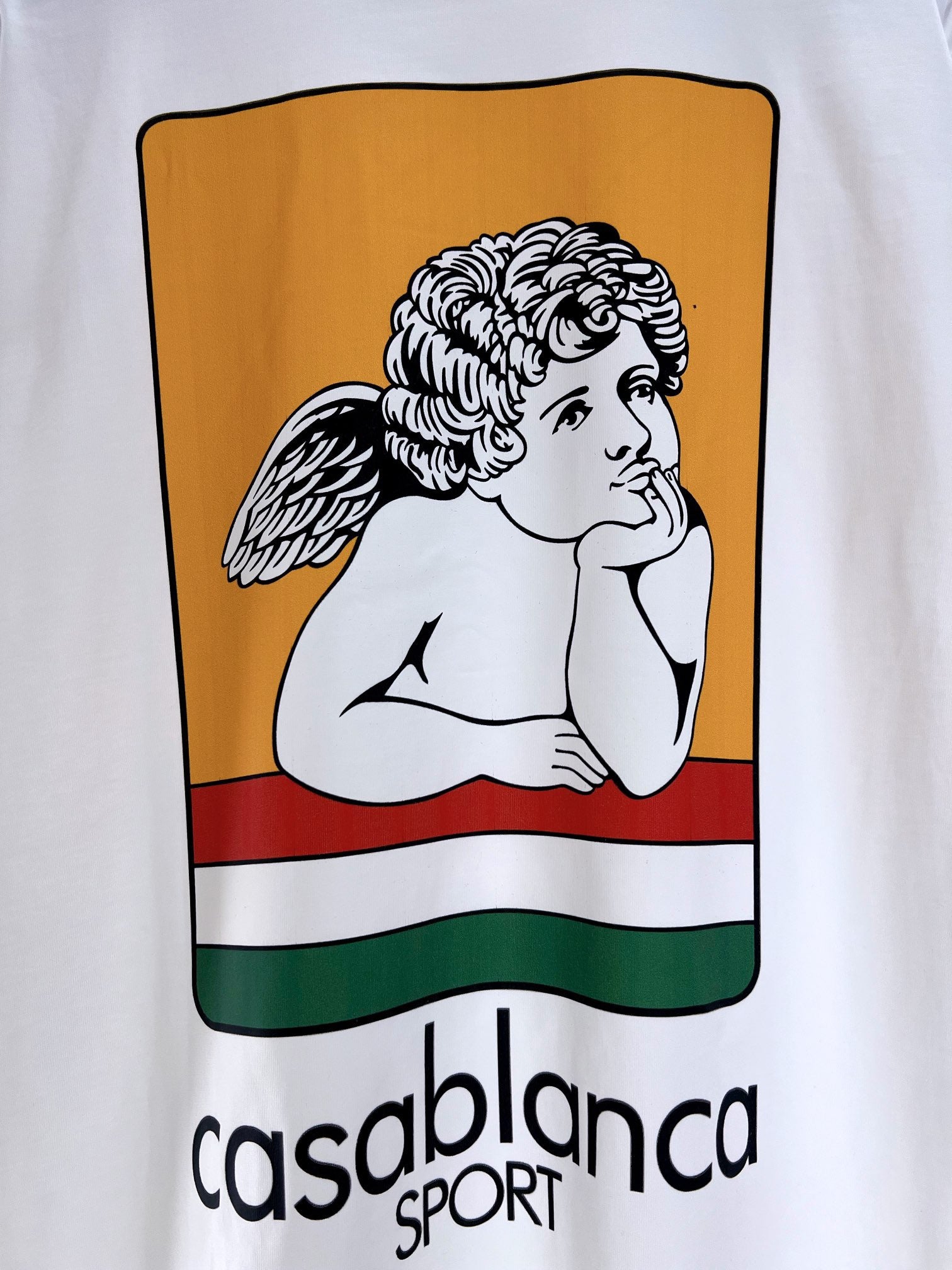 Himmelblaues und weißes T-Shirt