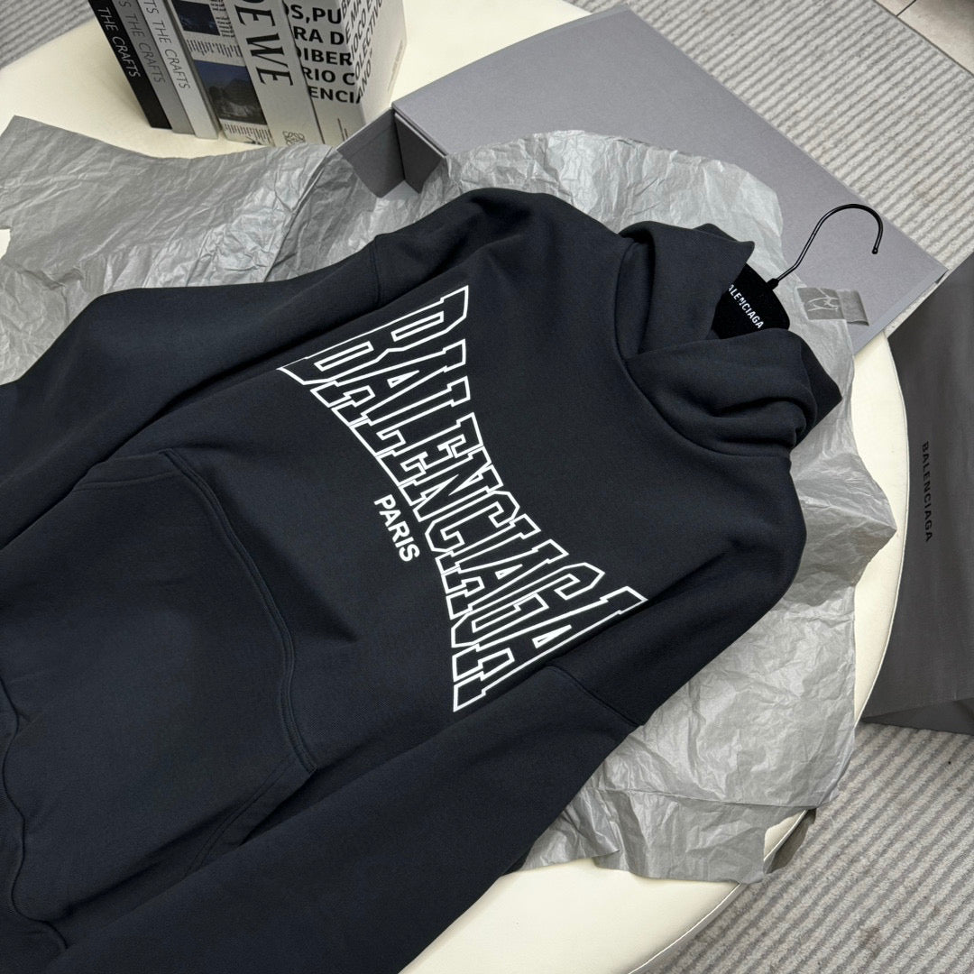 Schwarzer Hoodie