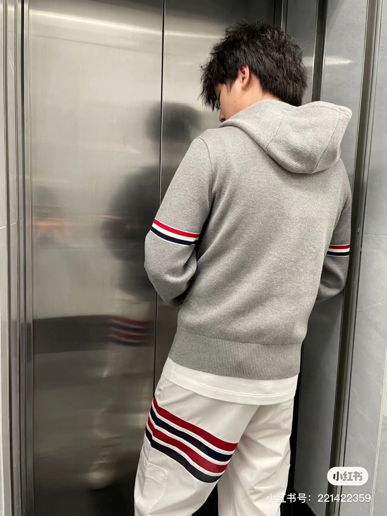 سترة متعددة الألوان