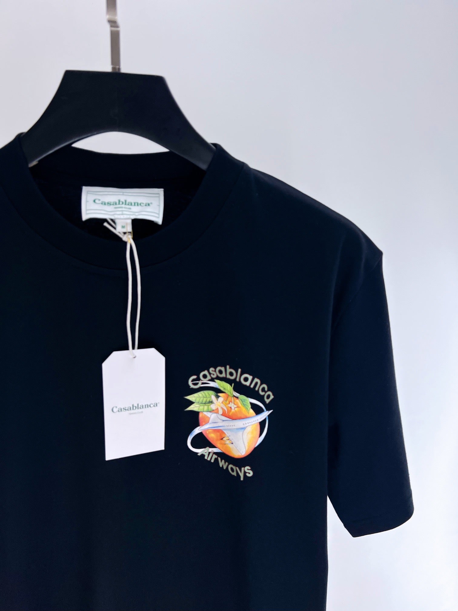 Schwarz-weißes T-Shirt