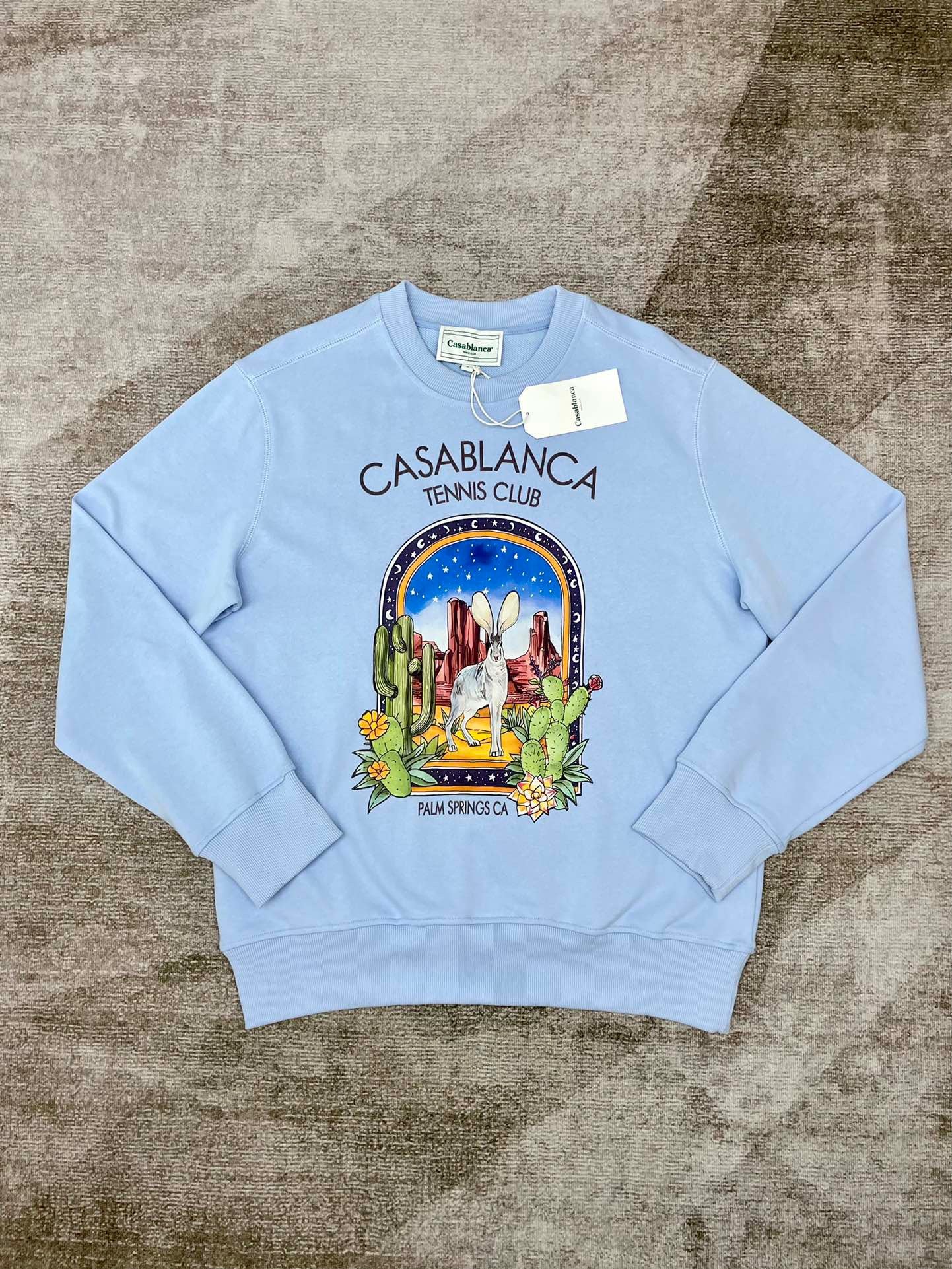 سويت شيرت باللون الأسود والأزرق السماوي