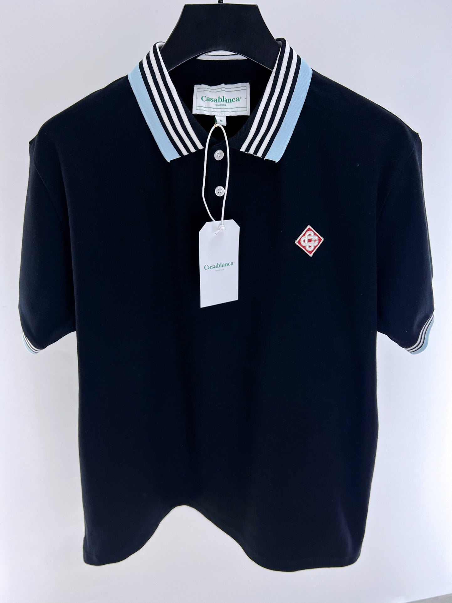 Gelbes und blaues Polo