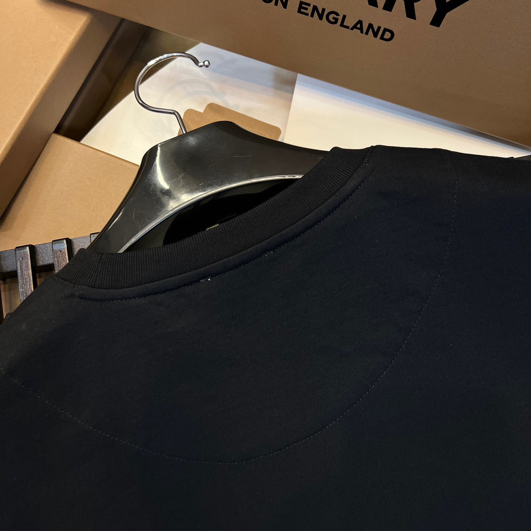 Black and White T-shirt - FashionHype.xyz