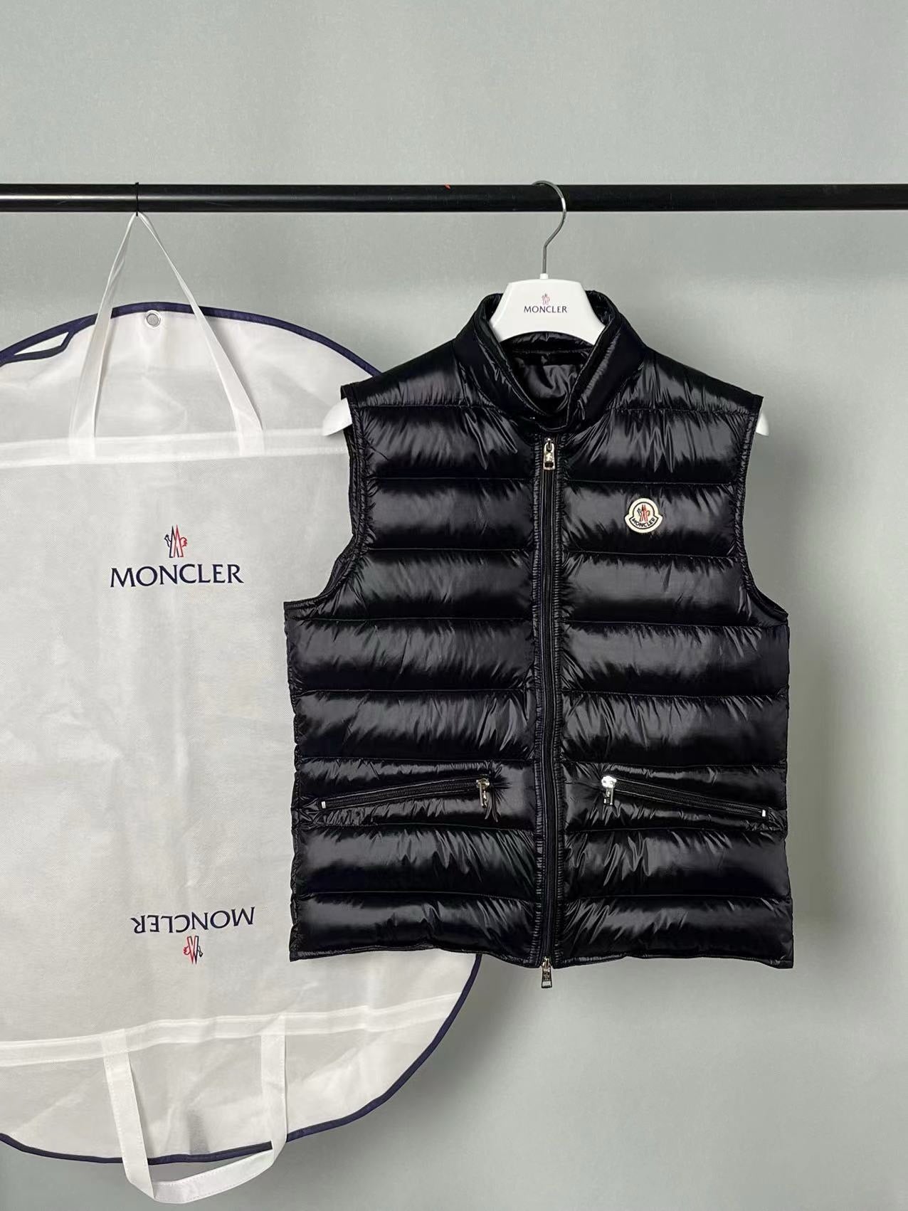Black Vest - FashionHype.xyz