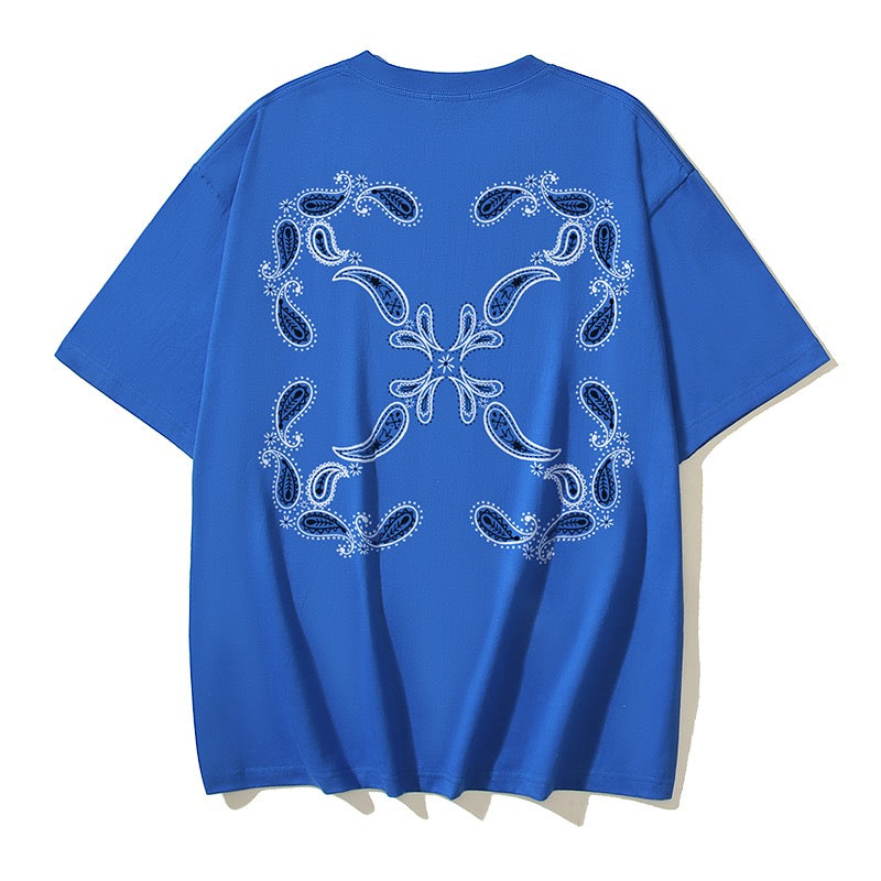 Blaues und schwarzes T-Shirt