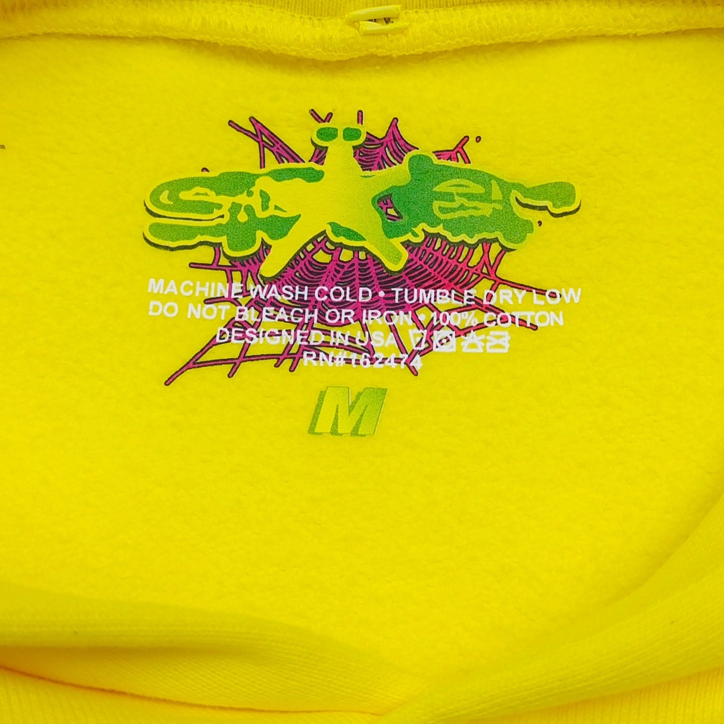 Gelber Kapuzenpullover