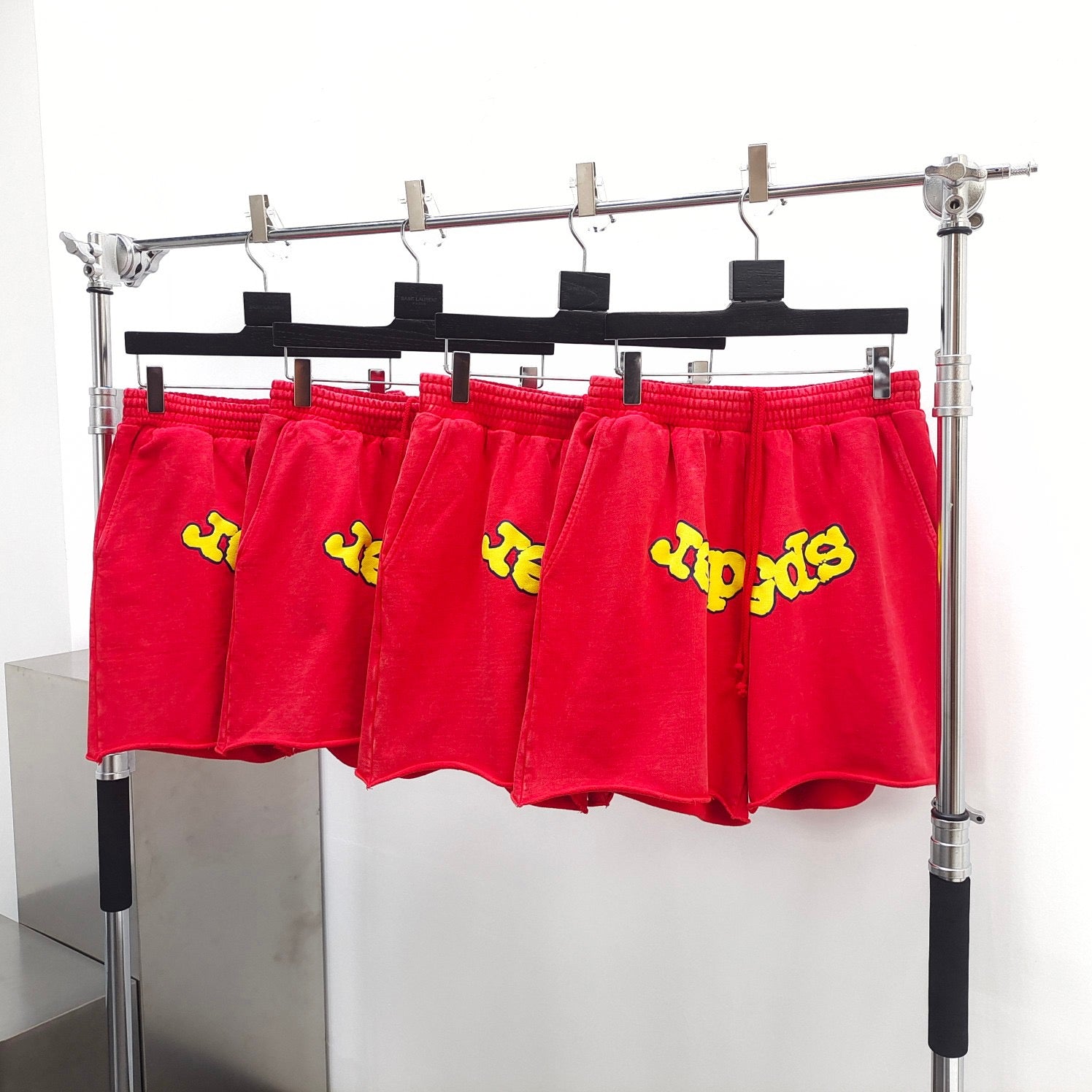 Rote Shorts