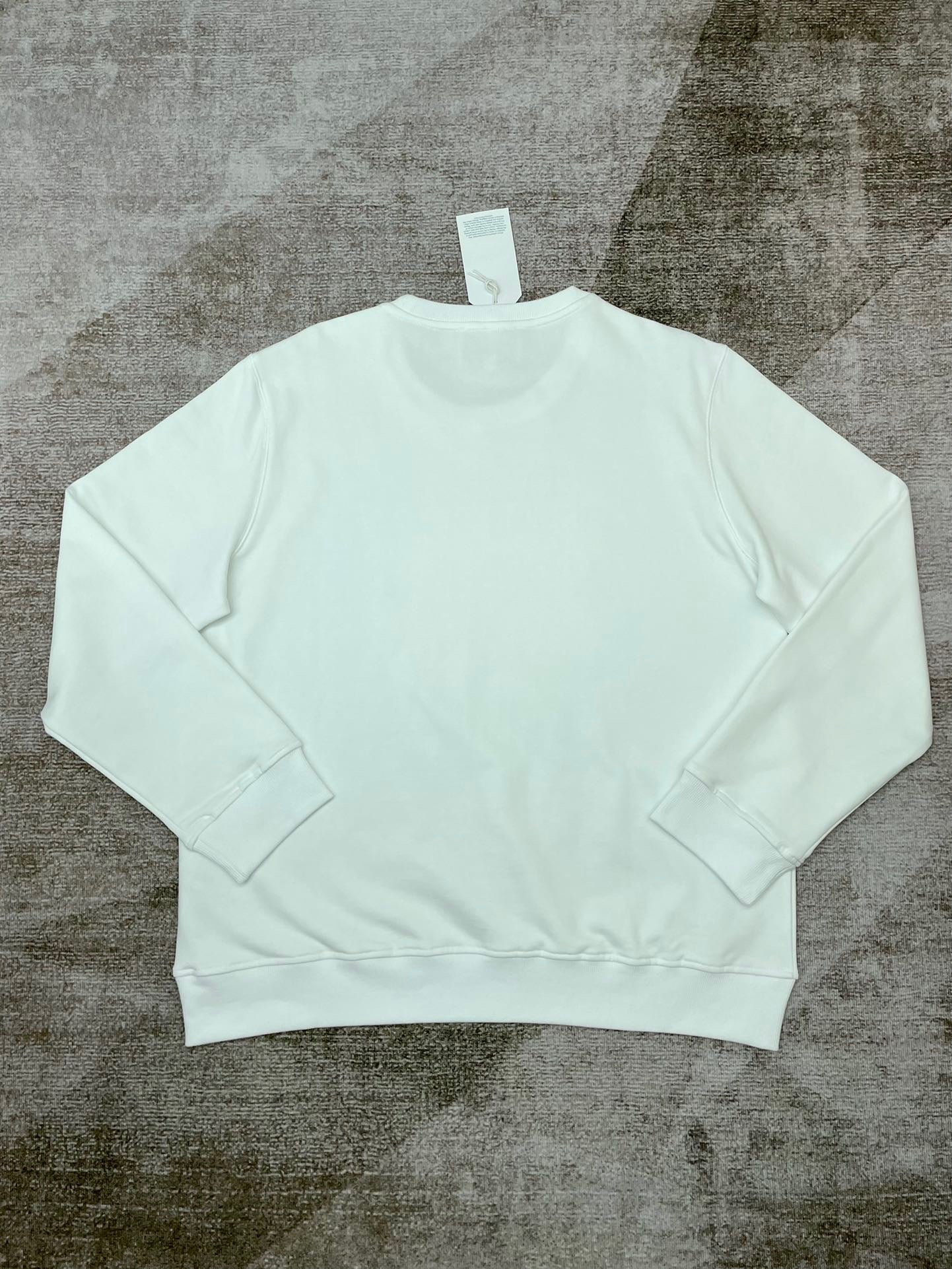 White Sweatshirt - FashionHype.xyz