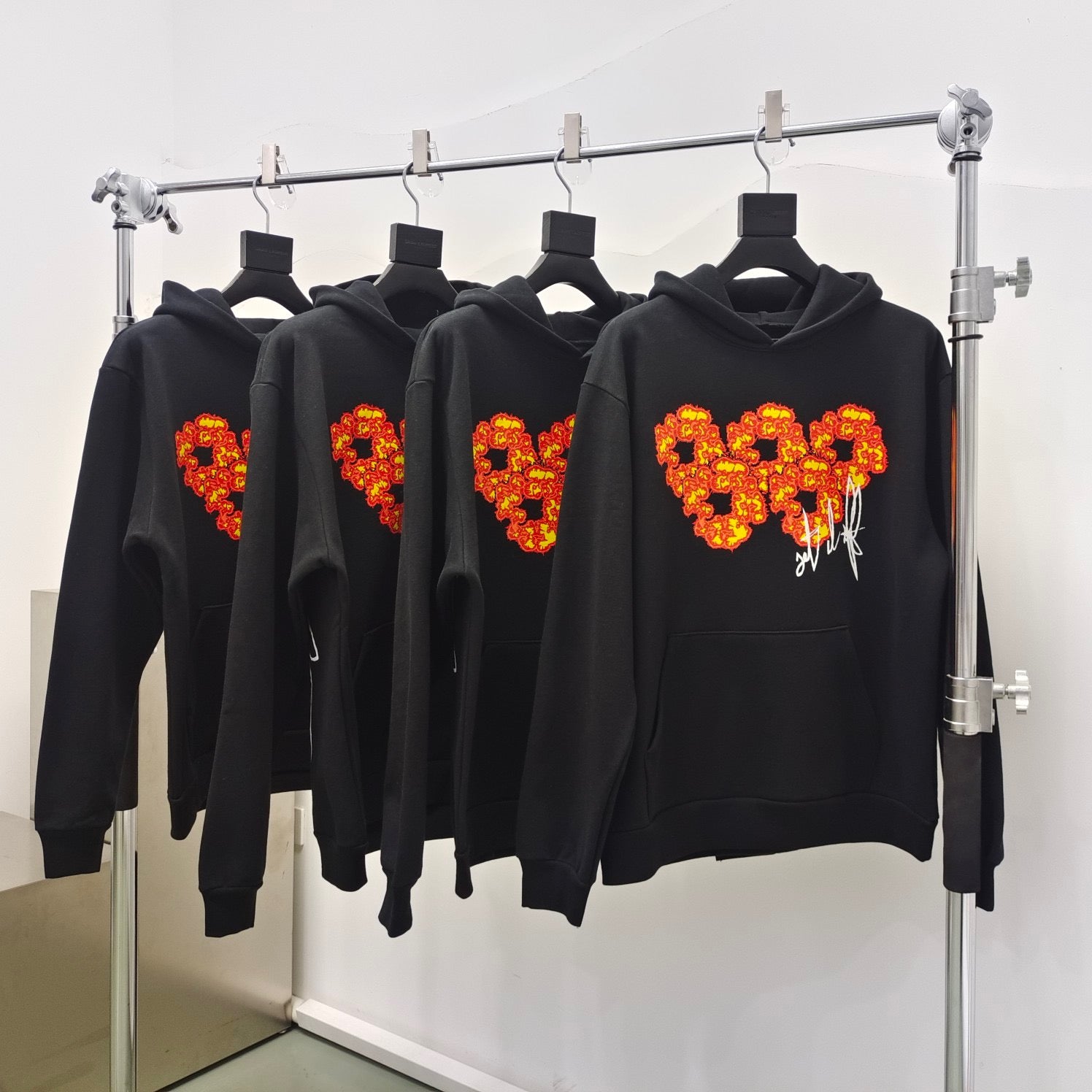 Schwarzer Hoodie