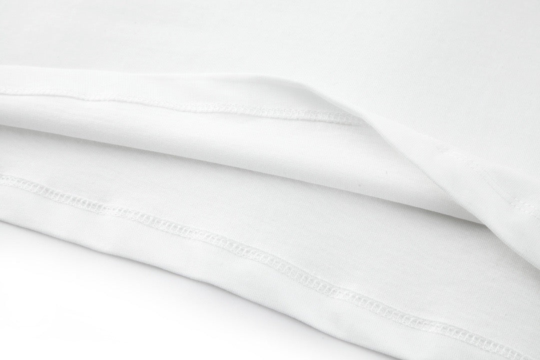 Schwarzes, weißes und graues T-Shirt