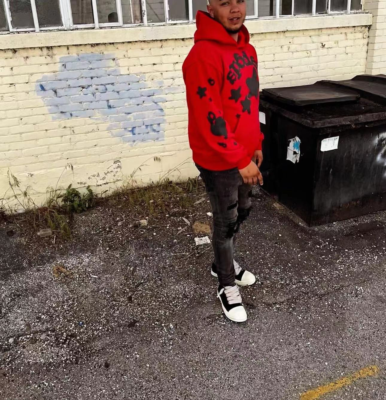 Sudadera con capucha roja