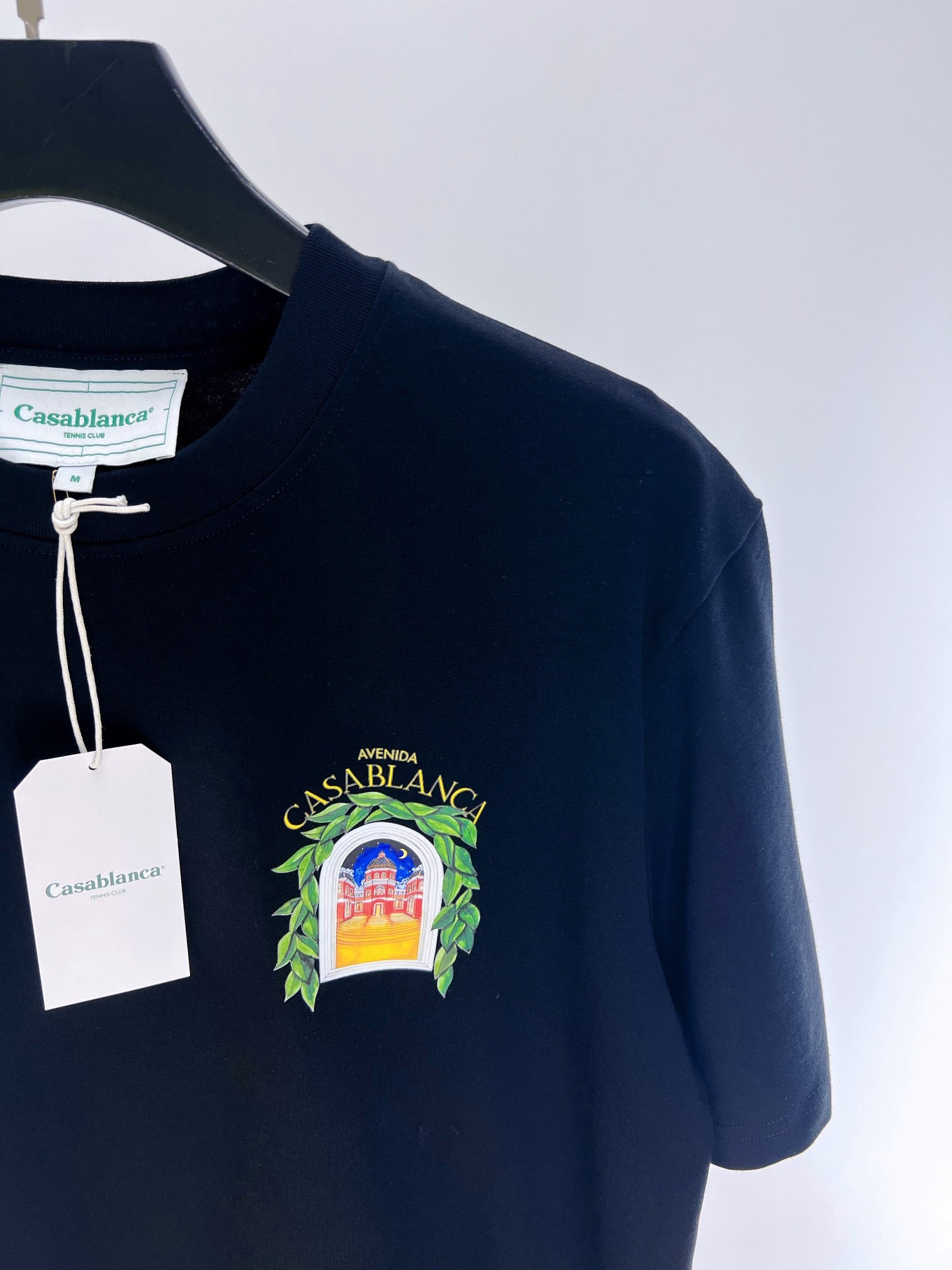 Schwarz-weißes T-Shirt