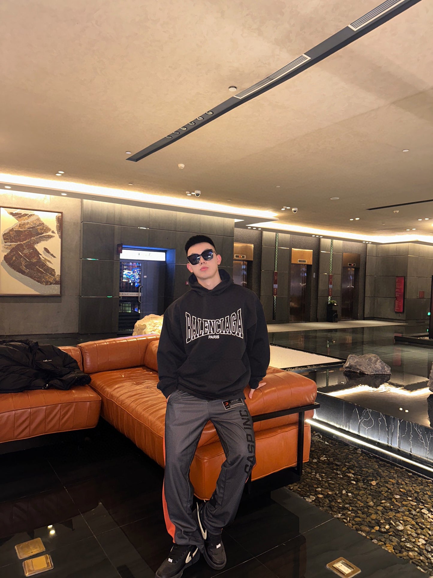 Schwarzer Hoodie