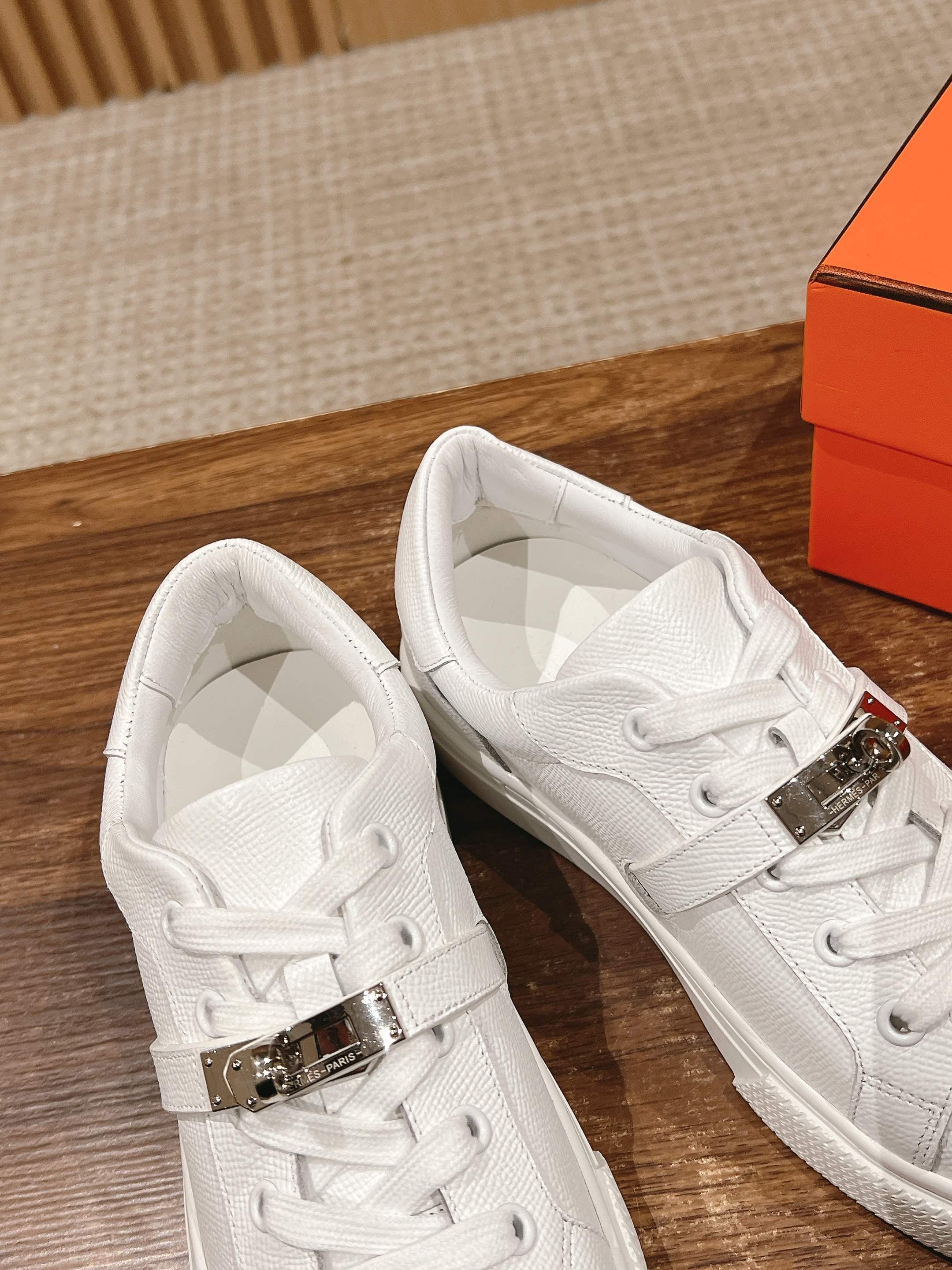 Mehrfarbige Schuhe
