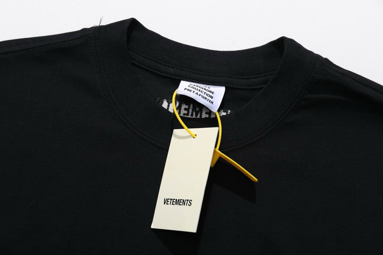 Schwarzes T-Shirt
