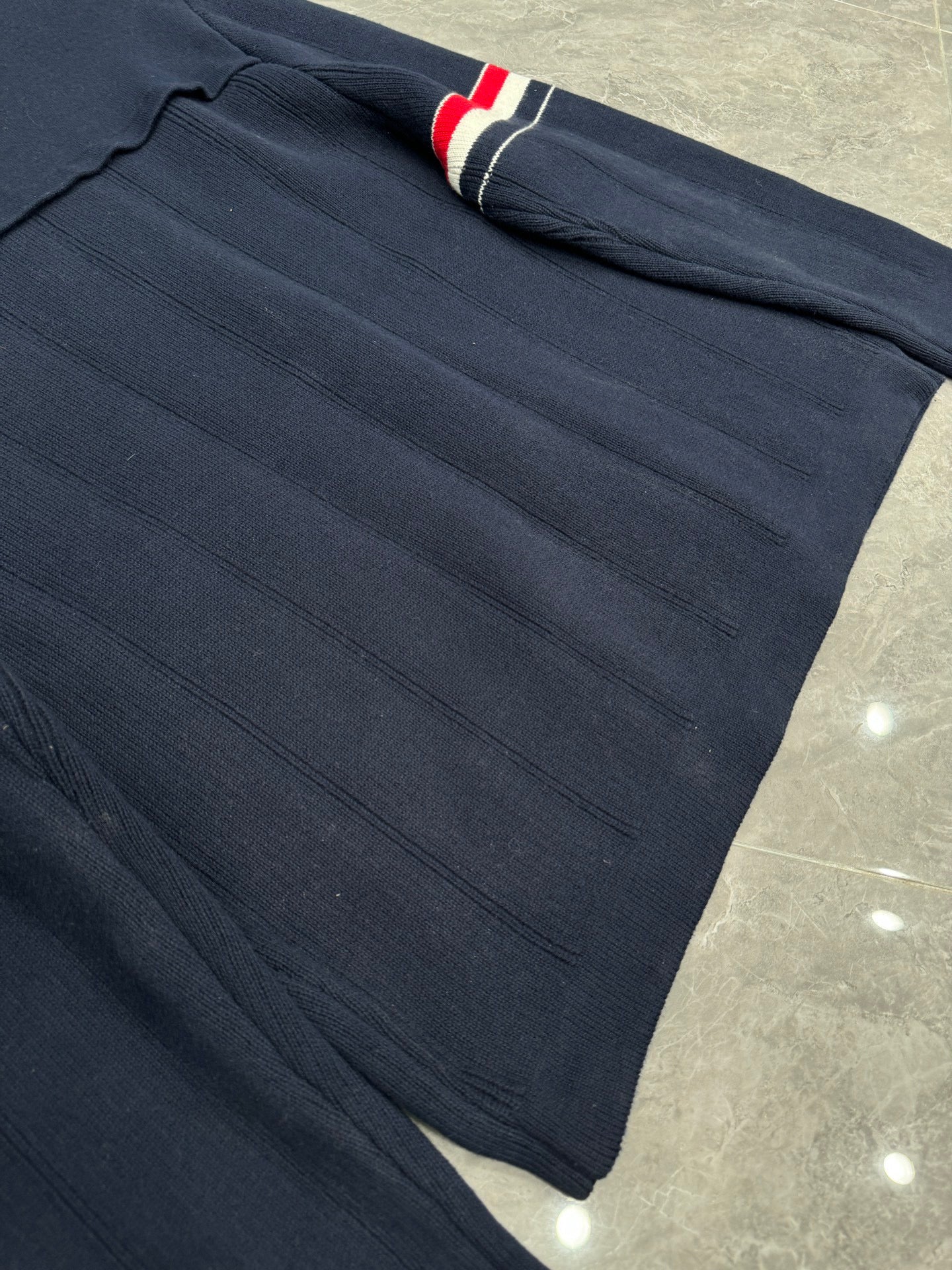 سترة متعددة الألوان