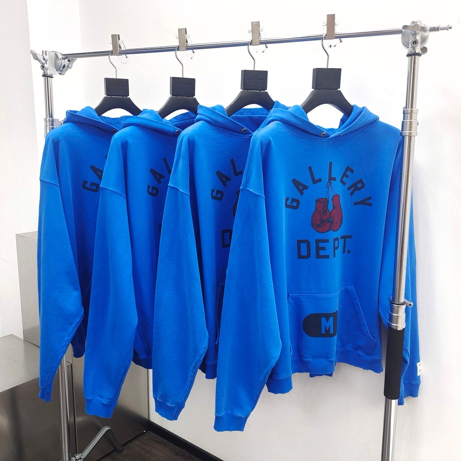 Himmelblauer Hoodie