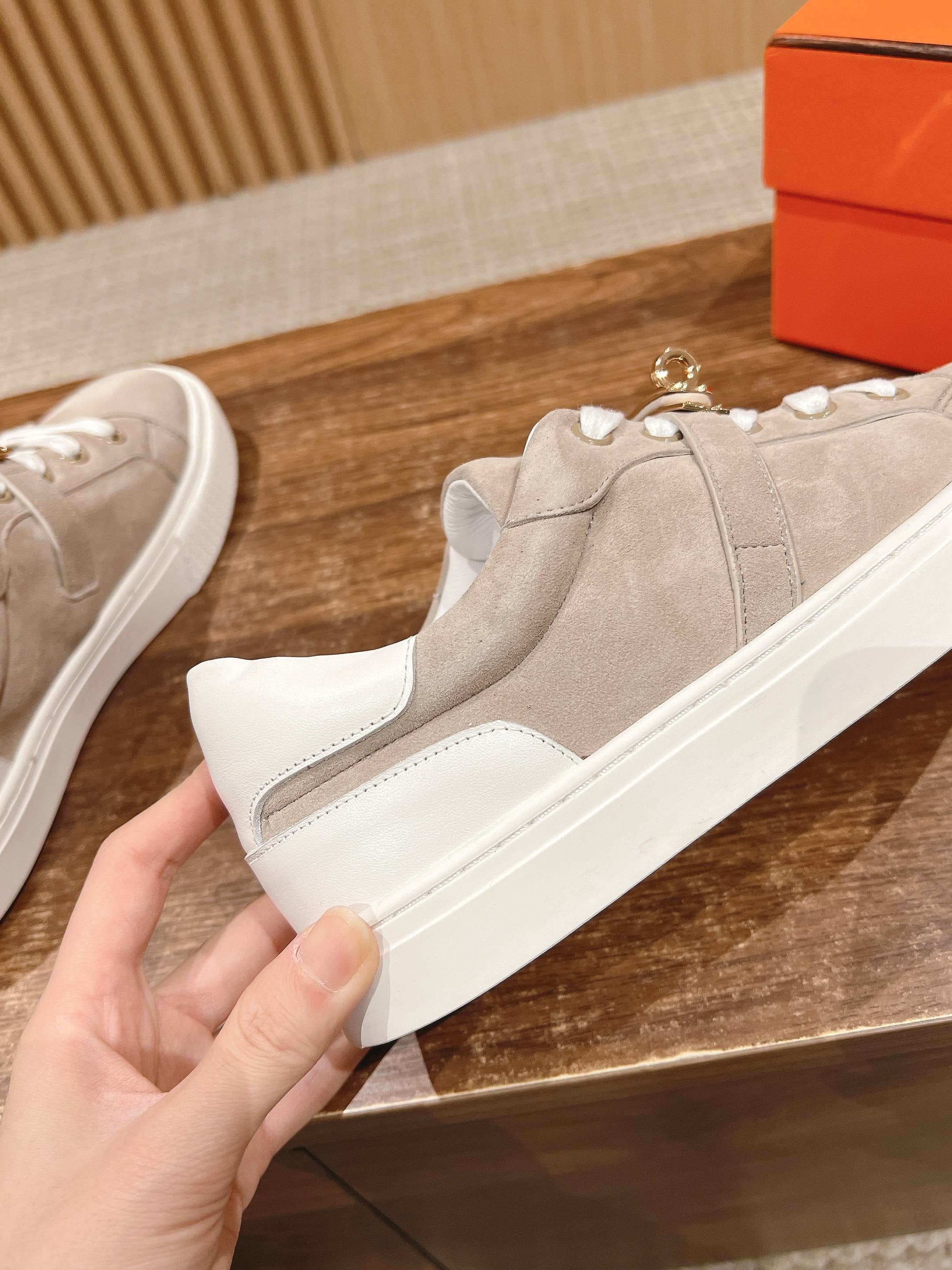 Mehrfarbige Schuhe