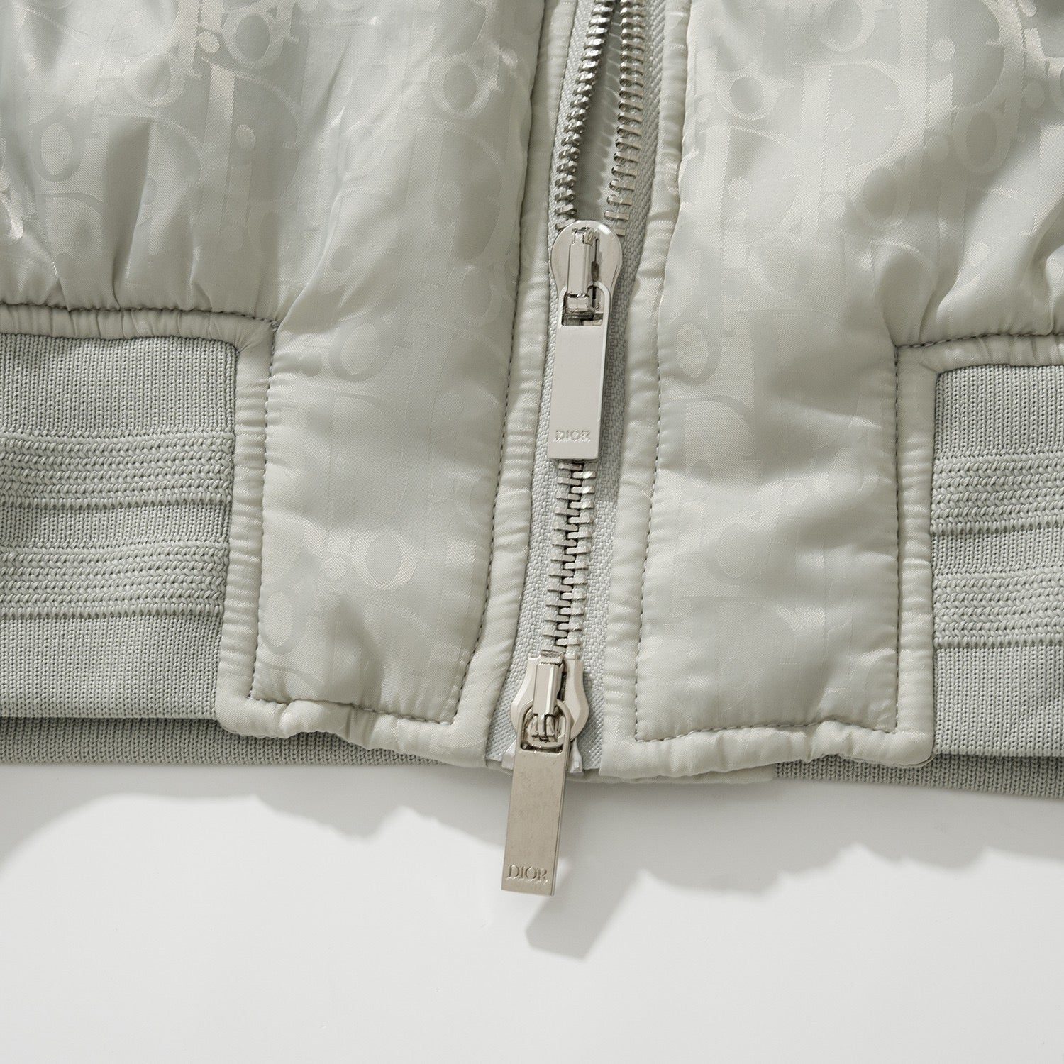 Weiße Jacke